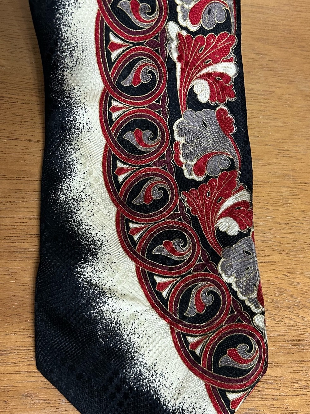 Bosa 100% Silk necktie with Red Baroque Pattern